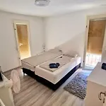 Budin 2, Spacious, 3 Bedroom, Center Apartament *