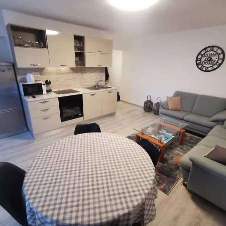 Apartment Budin 2, Center