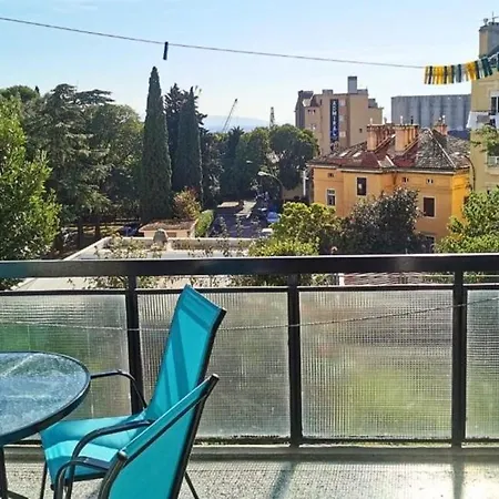 Apartamento Budin 2, Spacious, 3 Bedroom, Center *