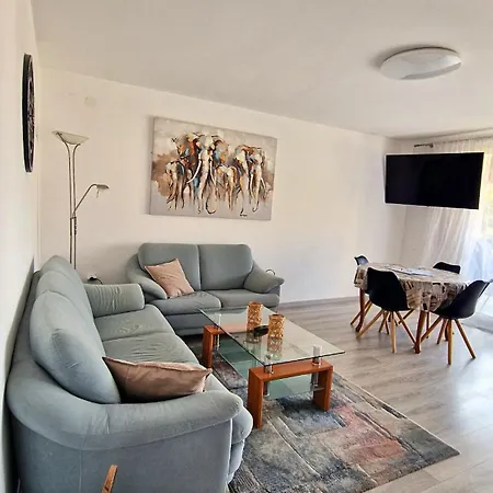 Budin 2, Spacious, 3 Bedroom, Center * Rijeka