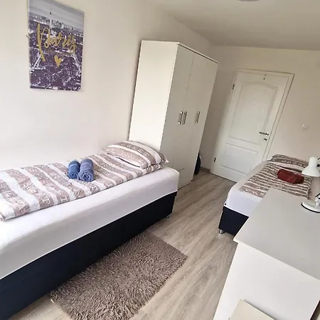Apartamento Budin 2, Spacious, 3 Bedroom, Center