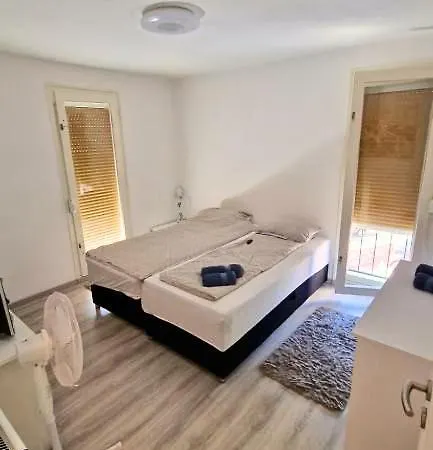 Budin 2, Spacious, 3 Bedroom, Center Apartamento *
