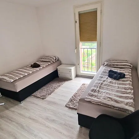 Apartament Budin 2, Spacious, 3 Bedroom, Center *
