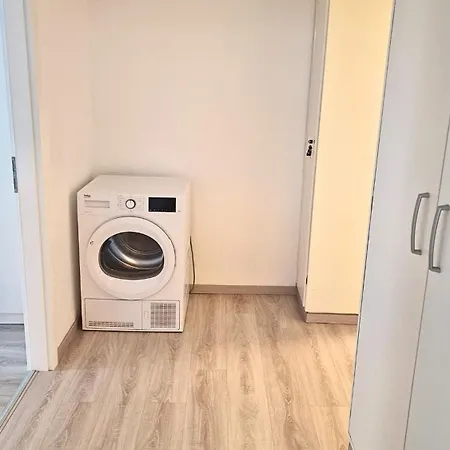 Apartamento Budin 2, Spacious, 3 Bedroom, Center