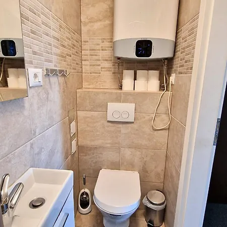 Budin 2, Spacious, 3 Bedroom, Center Apartamento *