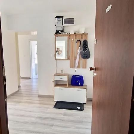 Apartamento Budin 2, Spacious, 3 Bedroom, Center