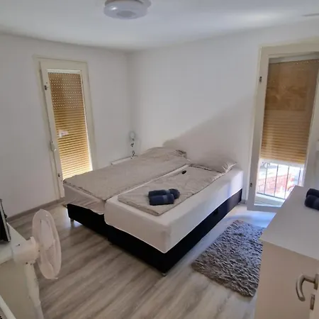 Apartmán Budin 2, Center *