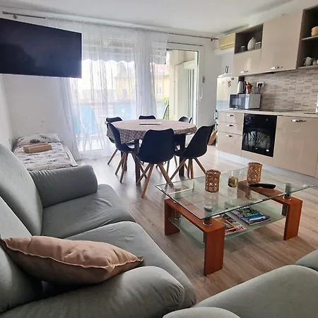 Budin 2, Spacious, 3 Bedroom, Center *